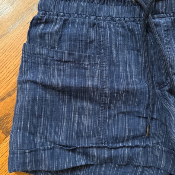 Athleta Cabo Linen 4 inch Blue Striped Pull On Drawstring Shorts Size 4 - Picture 4 of 4